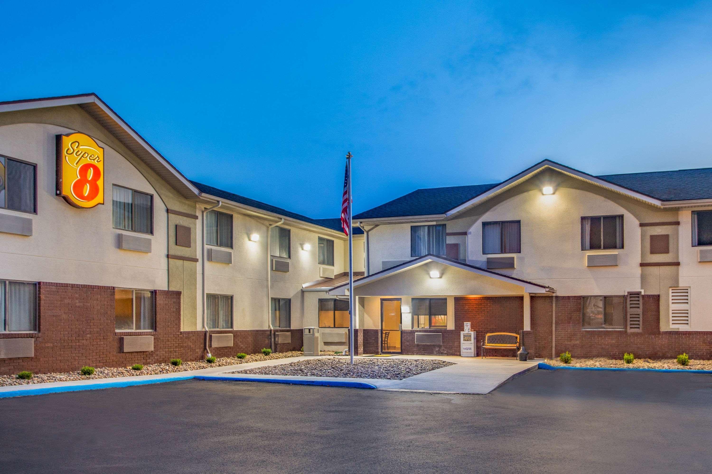 Super 8 By Wyndham Weston Wv Hotel Exterior foto